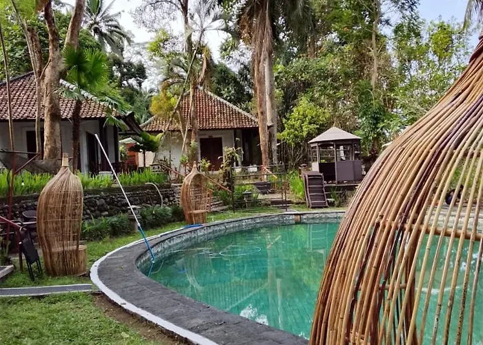 Lodge The Chapel Alam Sari
