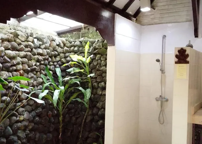Lodge The Chapel Alam Sari